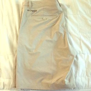 Columbia men’s shorts khaki.  Never worn. Size 40